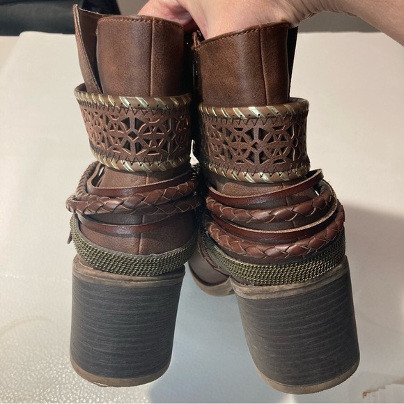 SOFTMOC Sz 40 2” Heel Highly Embellished Western Inspired Zip Up Ankle Booties - Picture 10 of 14